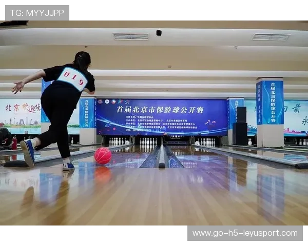 保龄球公开赛女将夺冠，打破长期记录