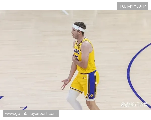 东契奇狂砍三双助湖人击败热火，里夫斯助攻暴扣维金斯表现抢眼